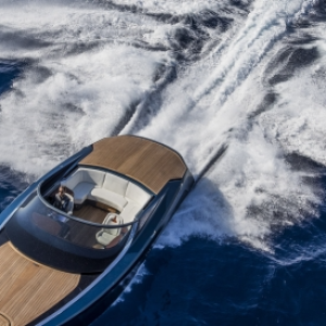 Aston Martin Powerboat Am37